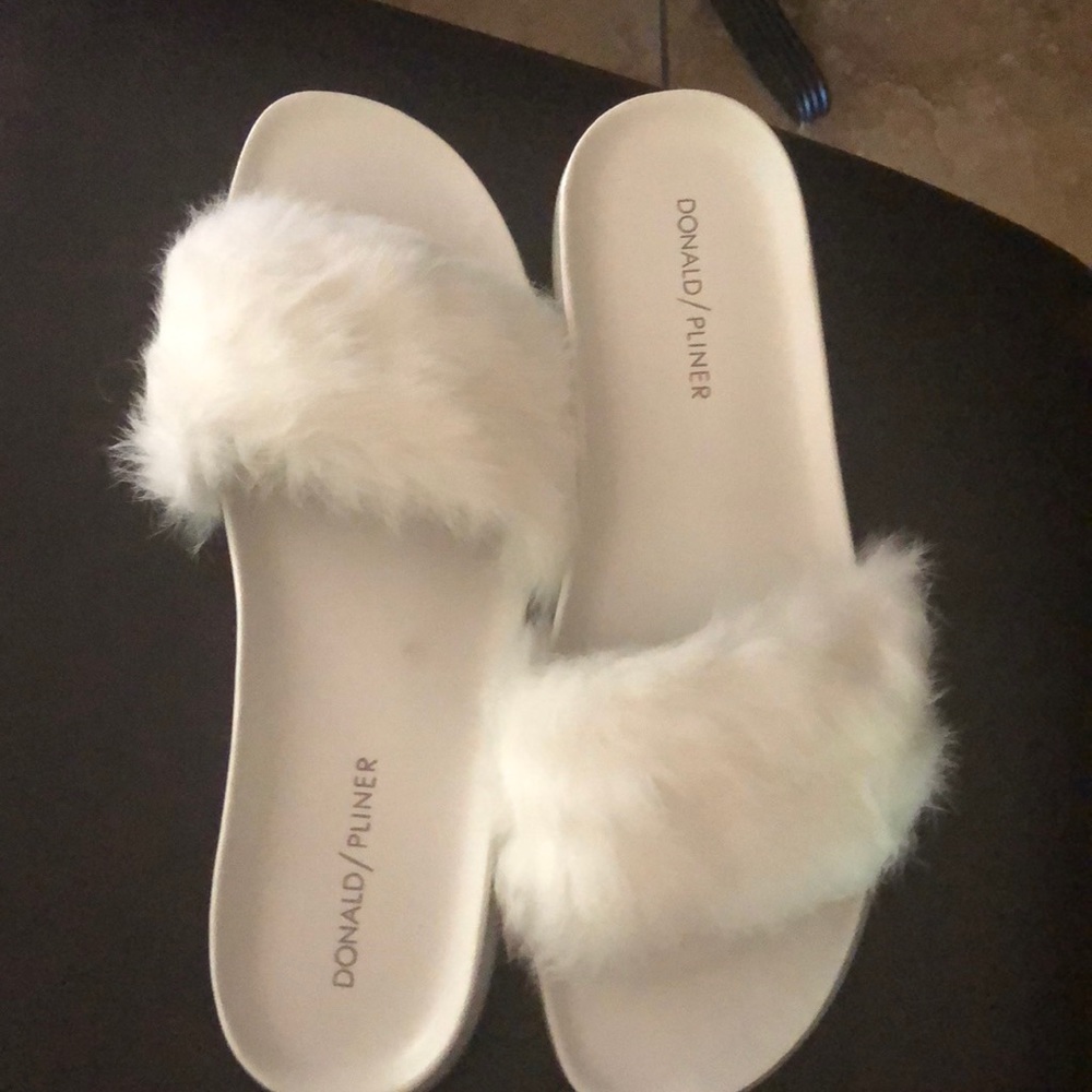 NWT Donald Pliner authentic rabbit fur slides.